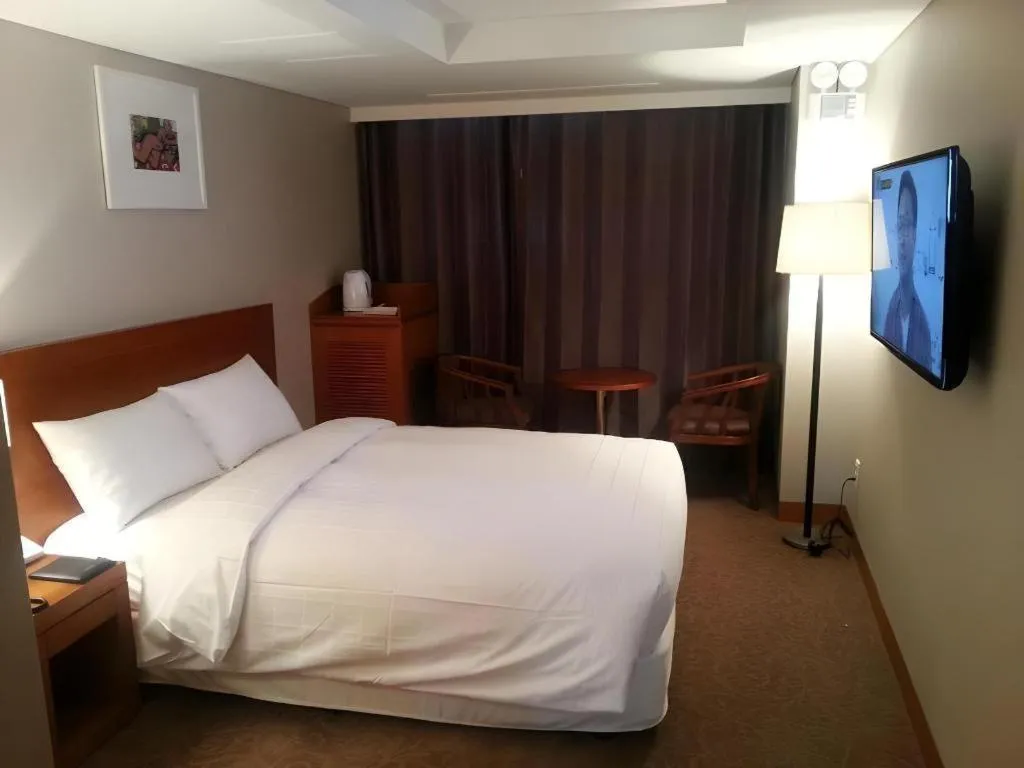 Bed in Seoul Rex Hotel