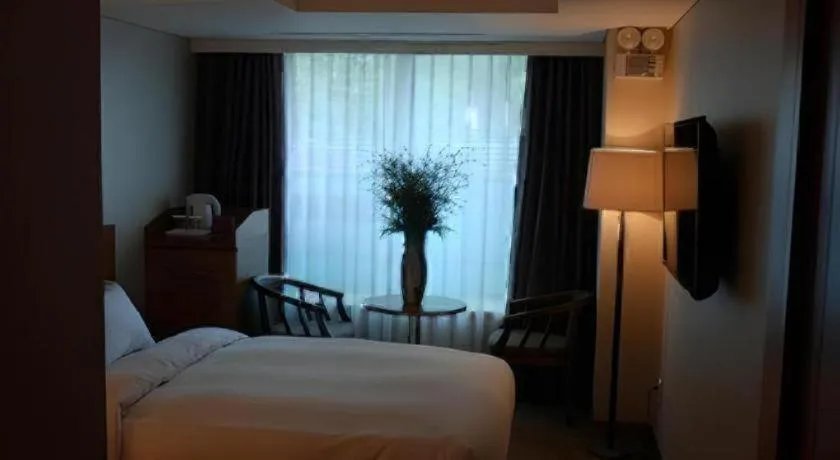 Bed in Seoul Rex Hotel