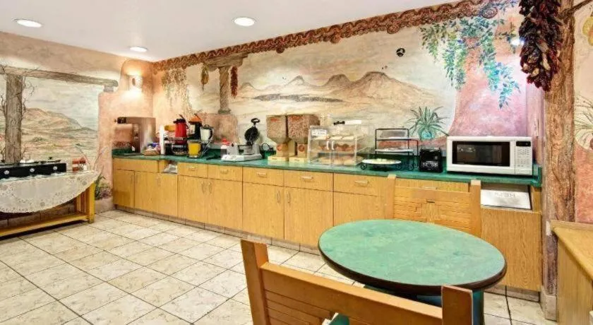 Microtel Inn & Suites by Wyndham Albuquerque West