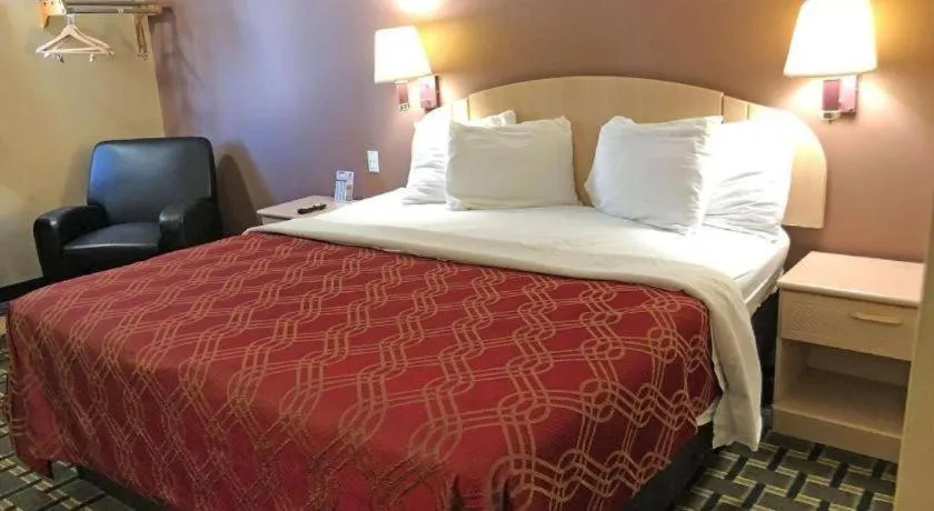 Bed in Americas Best Value Inn Beatrice