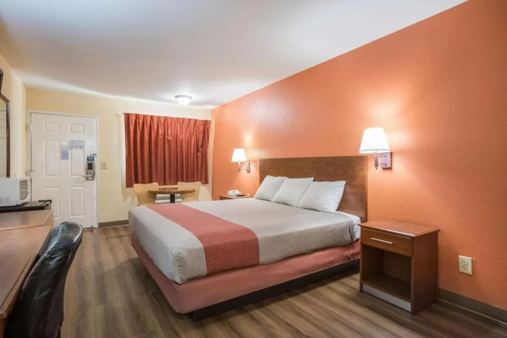 Bed in Rodeway Inn & Suites