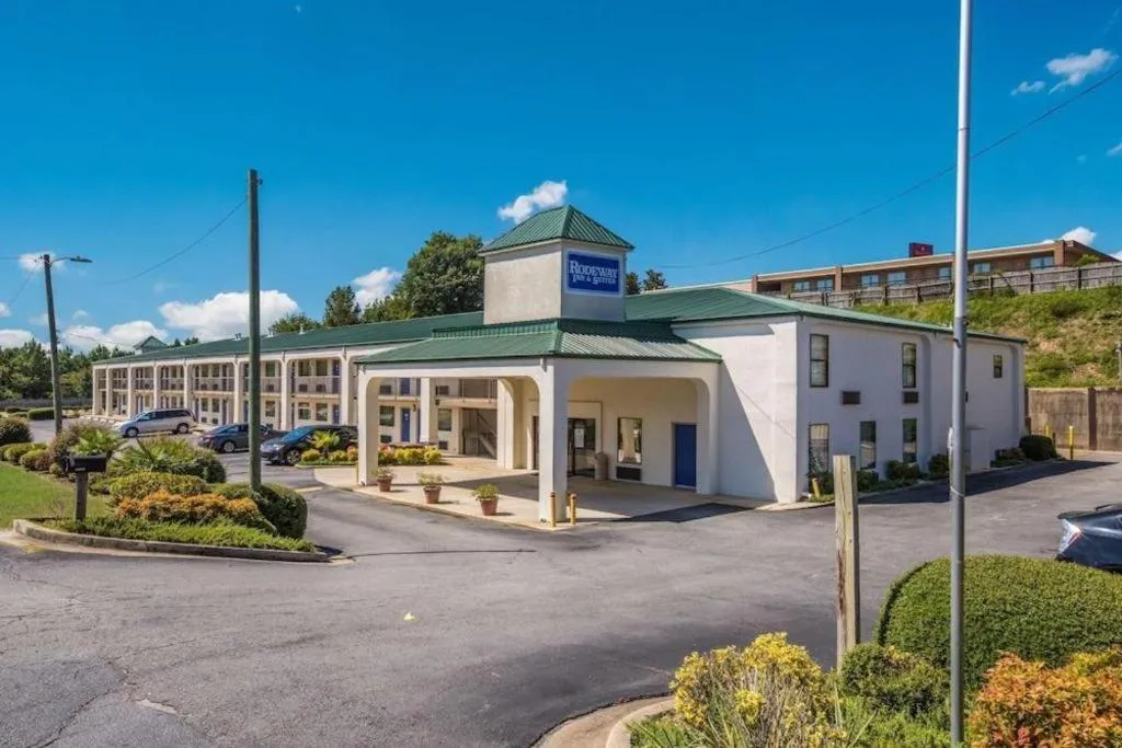 Rodeway Inn & Suites