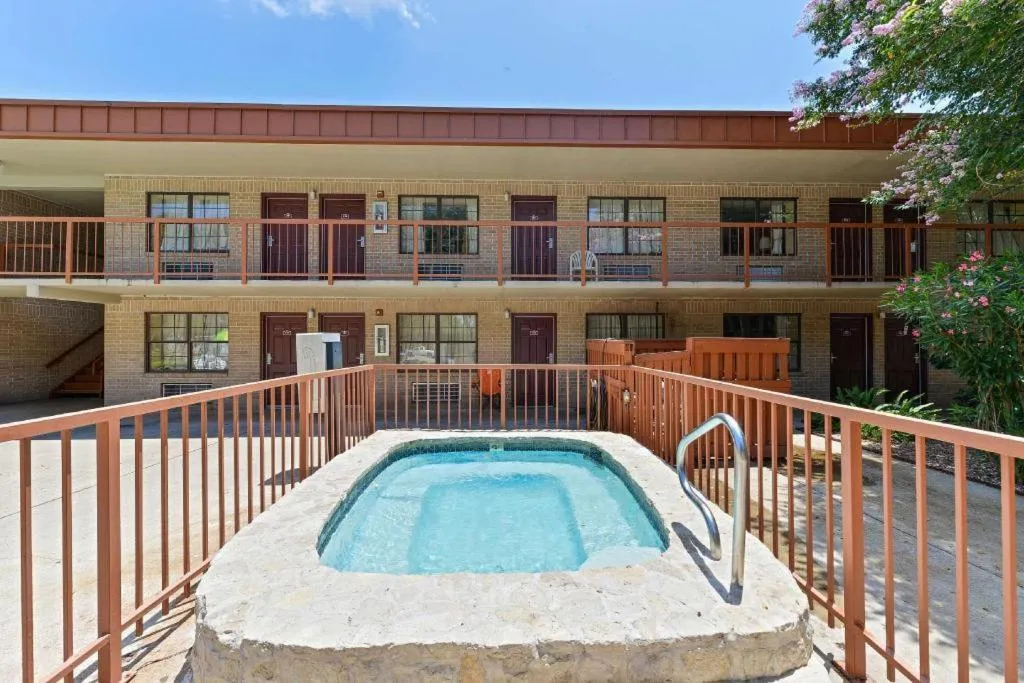 Americas Best Value Inn & Suites Victoria