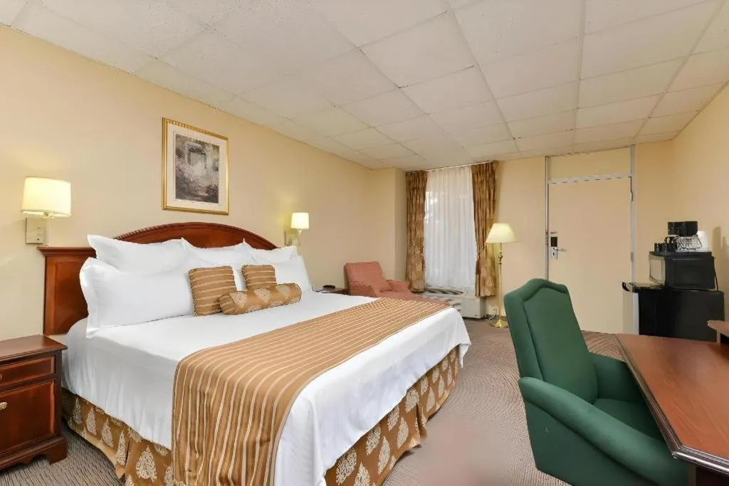 Bed in Americas Best Value Inn & Suites Victoria