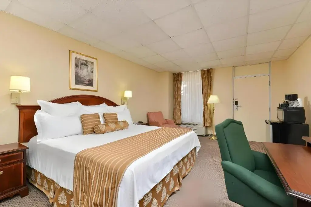 Bed in Americas Best Value Inn & Suites Victoria Bed in Americas Best Value Inn & Suites Victoria