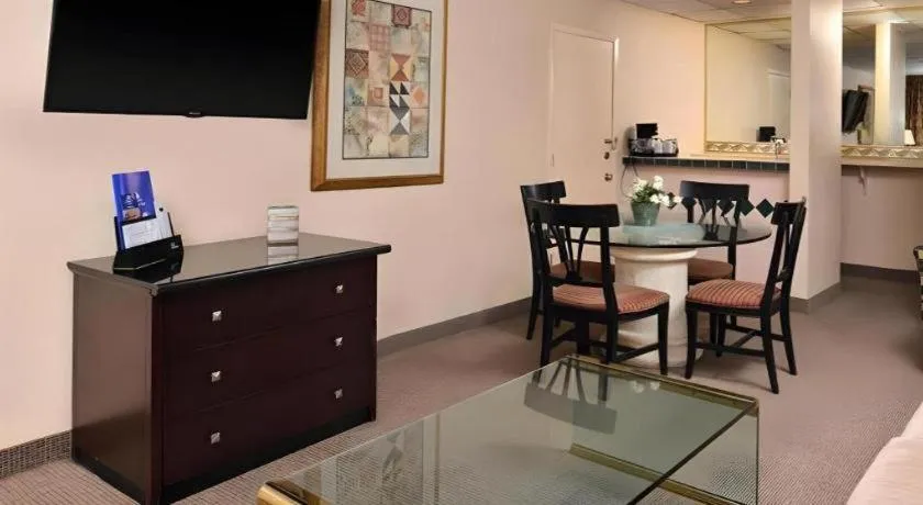 Americas Best Value Inn & Suites Victoria