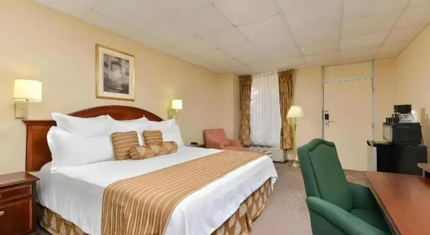 Bed in Americas Best Value Inn & Suites Victoria Bed in Americas Best Value Inn & Suites Victoria