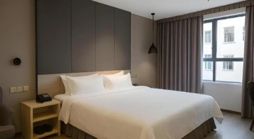 Bed in Hanyong Hotel Shenzhen International Exhibition Center