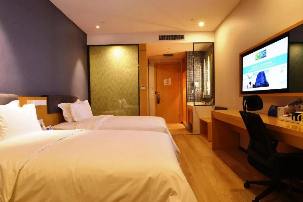 Bed in Holiday Inn Express Jinan Exhibition Center By IHG