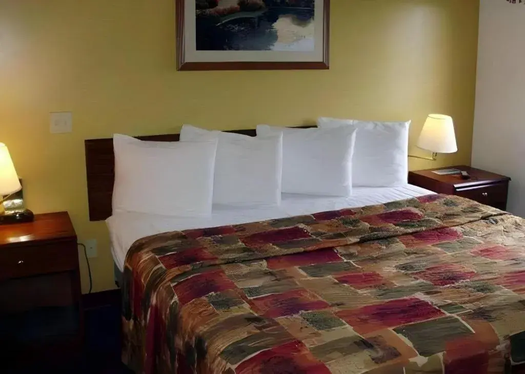 Bed in Rodeway Inn Salina North Bed in Rodeway Inn Salina North