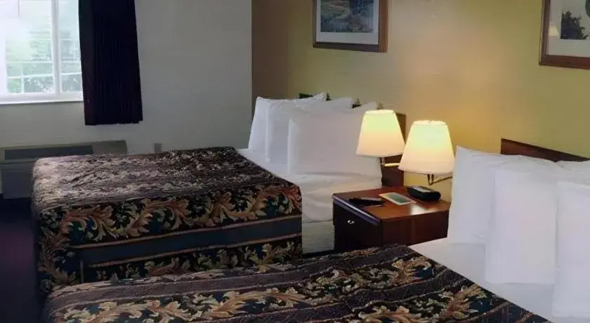 Bed in Rodeway Inn Salina North Bed in Rodeway Inn Salina North