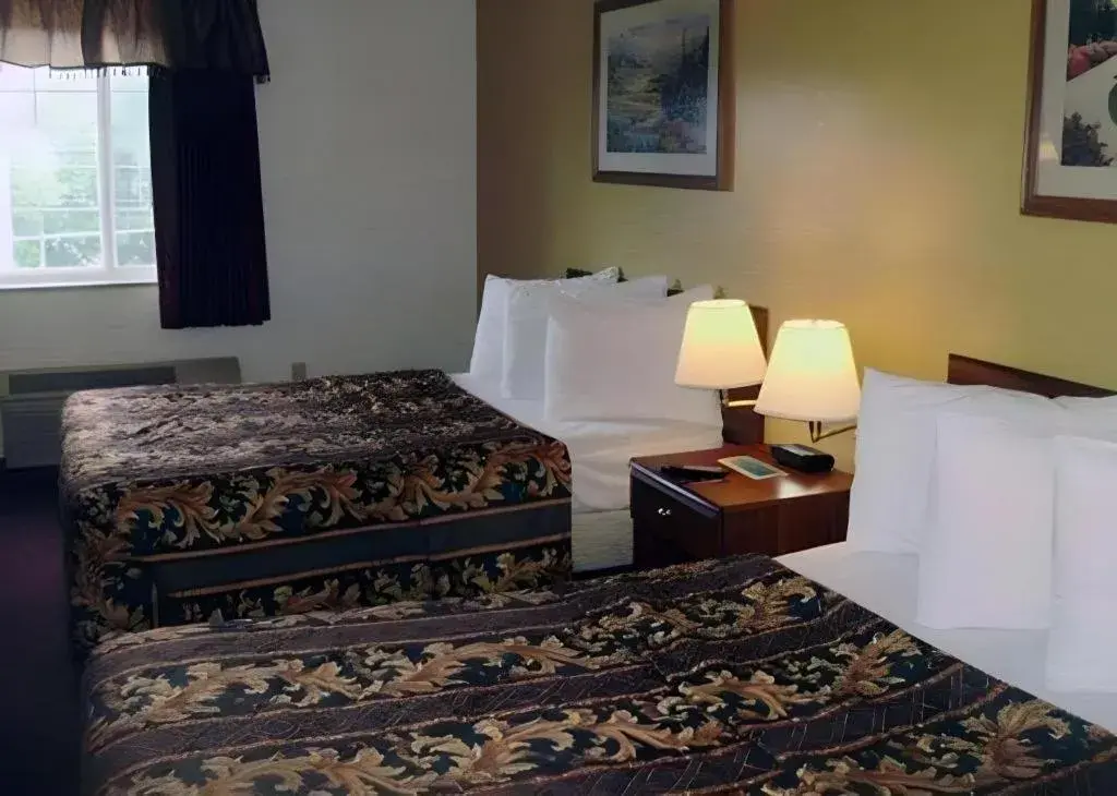 Bed in Rodeway Inn Salina North Bed in Rodeway Inn Salina North