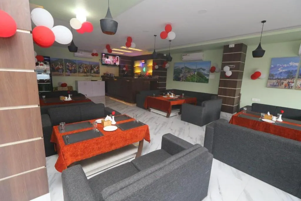 Hotel Gajur Palace