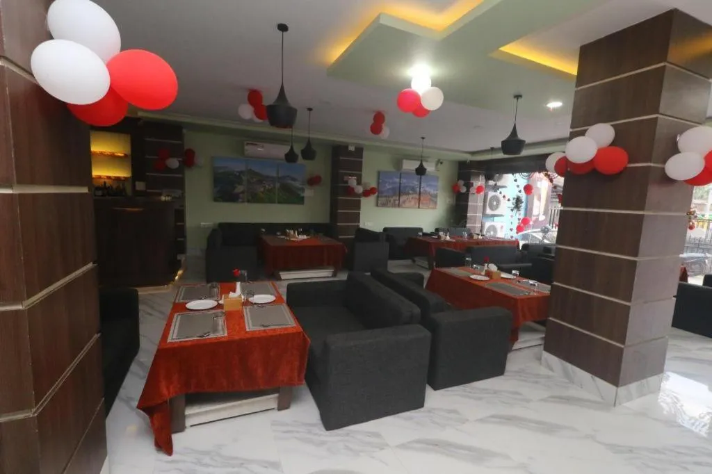 Hotel Gajur Palace