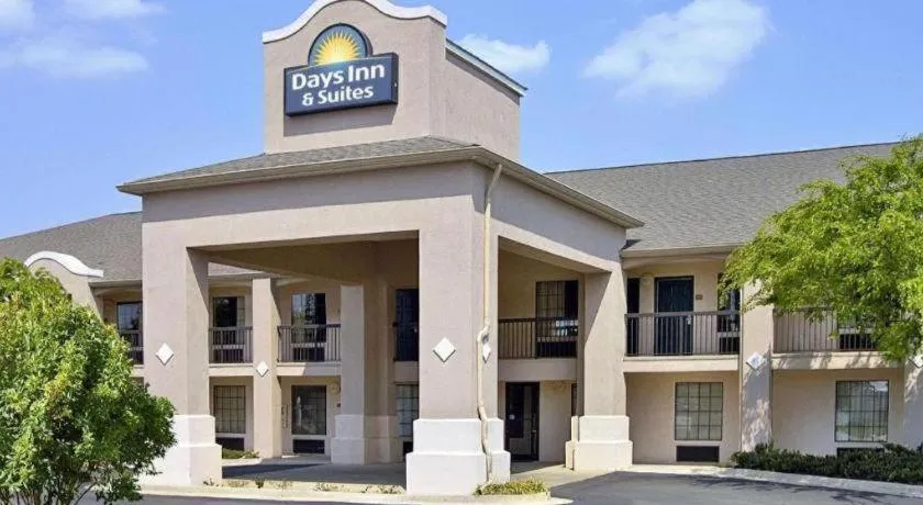 Days Inn & Suites by Wyndham Fort Valley