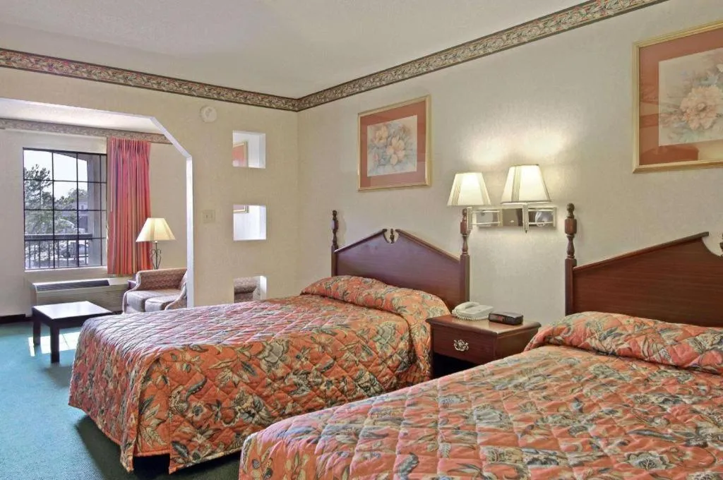 Bed in Days Inn & Suites by Wyndham Fort Valley