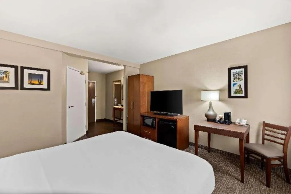 Bed in Comfort Inn Tucson Central