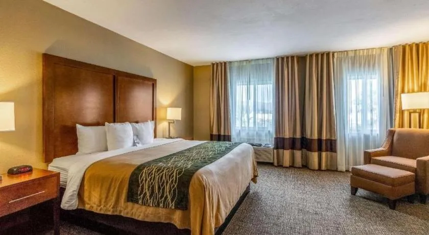 Bed in Comfort Inn Tucson Central