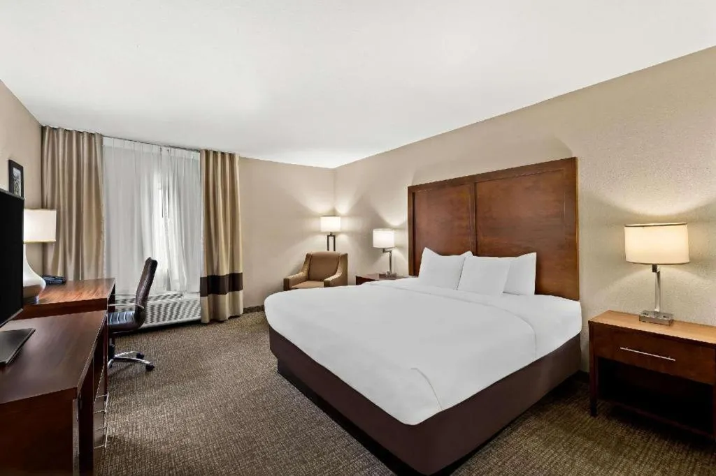 Bed in Comfort Inn Tucson Central