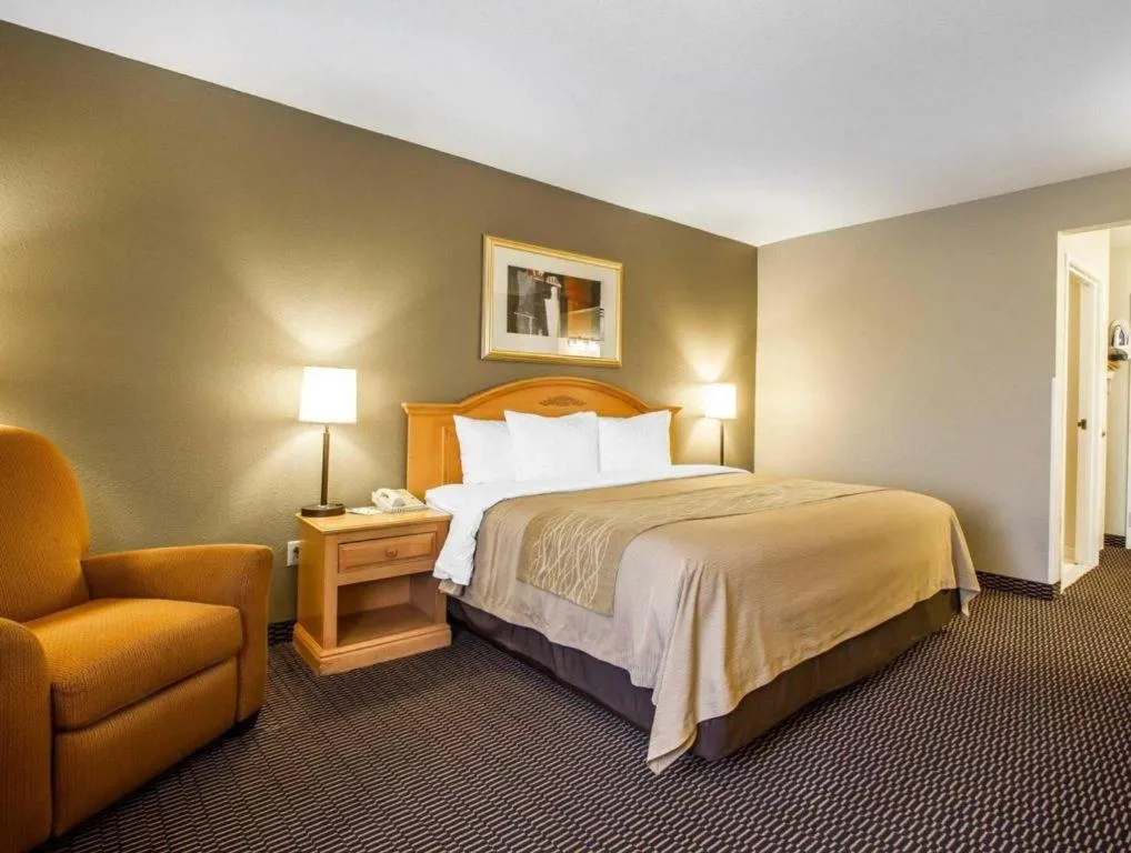 Bed in Comfort Inn Tucson Central