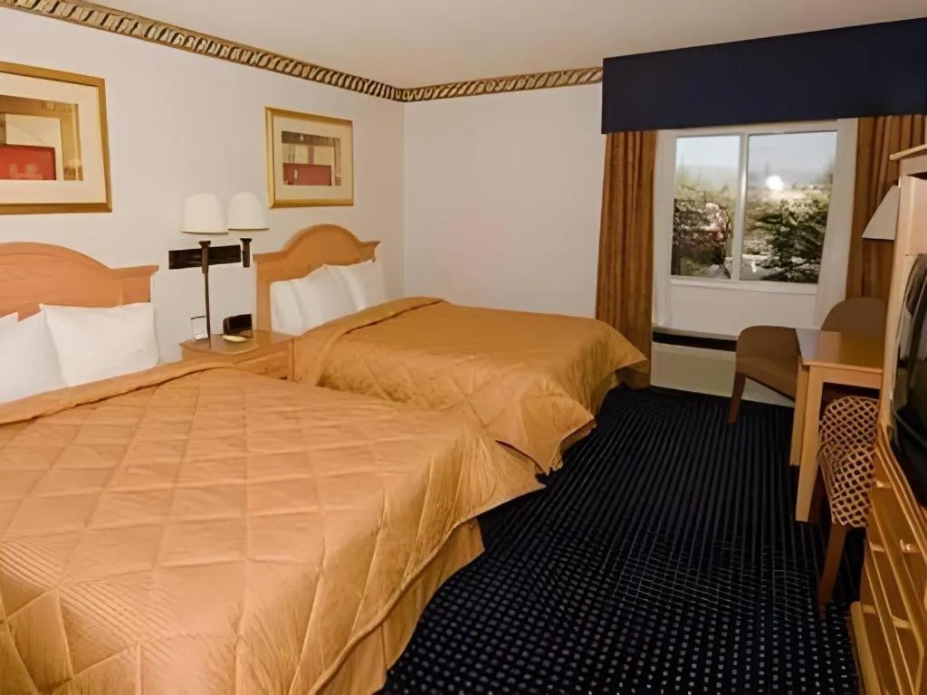 Bed in Comfort Inn Tucson Central