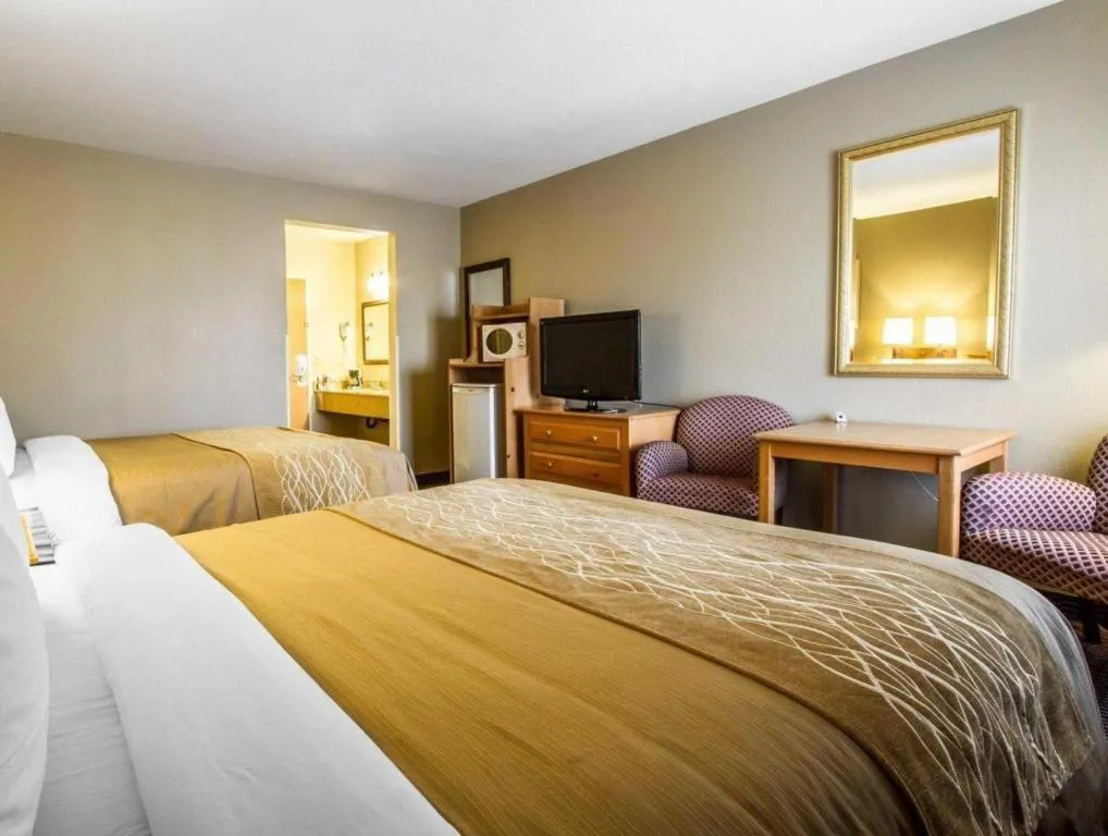 Bed in Comfort Inn Tucson Central