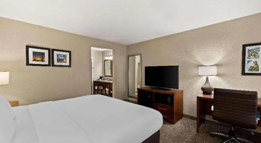 Bed in Comfort Inn Tucson Central