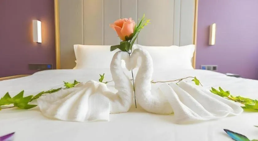 Bed in Lavande Hotels Guangzhou Zhihui City