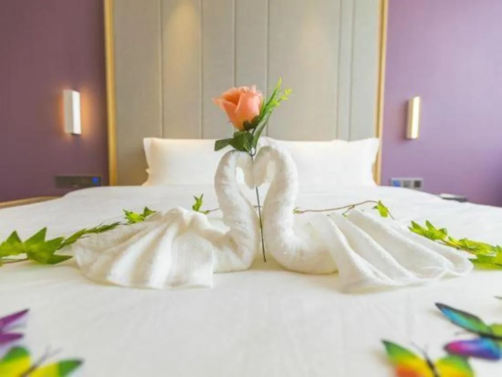 Bed in Lavande Hotels Guangzhou Zhihui City