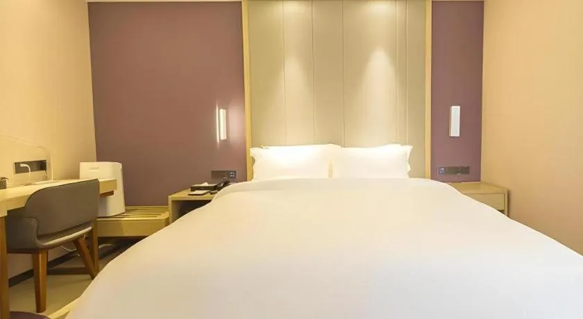 Bed in Lavande Hotels Guangzhou Zhihui City