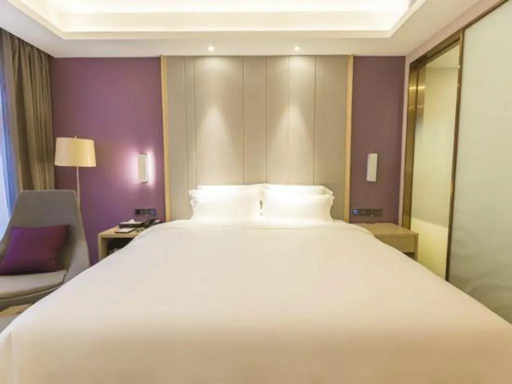 Bed in Lavande Hotels Guangzhou Zhihui City