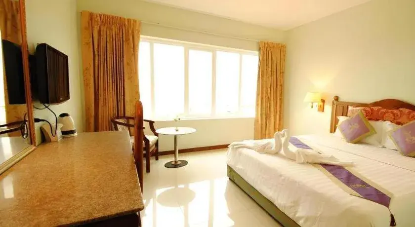 Bed in Midland Hotel Bed in Midland Hotel