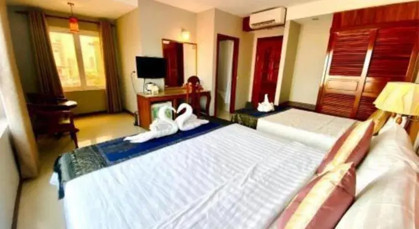 Bed in Midland Hotel Bed in Midland Hotel