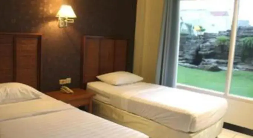 Bed in Hotel Intan Cirebon Bed in Hotel Intan Cirebon