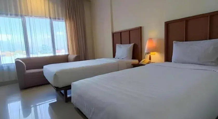 Bed in Hotel Intan Cirebon Bed in Hotel Intan Cirebon