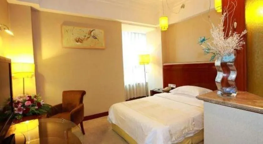 Bed in Jinrong International Hotel