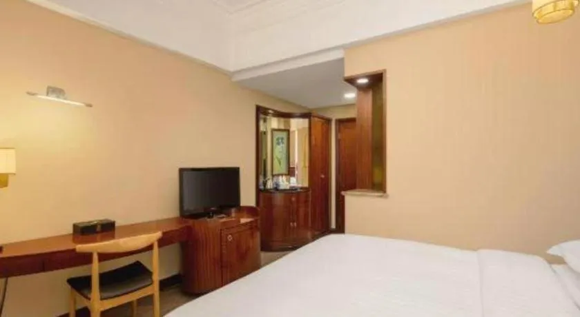 Bed in Jinrong International Hotel