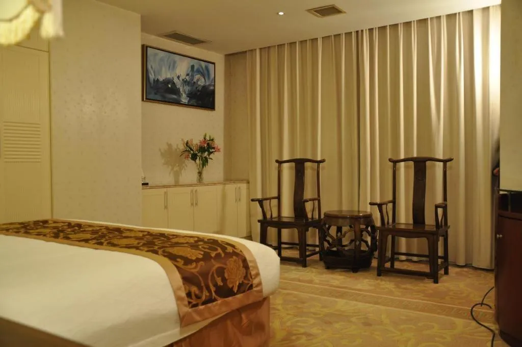 Bed in Jinrong International Hotel