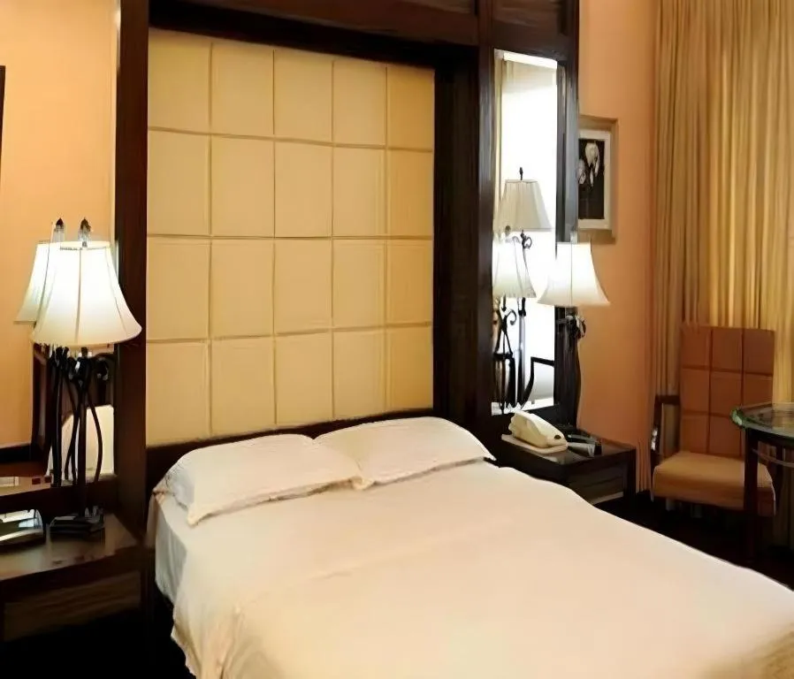 Bed in Planta Centro Bacolod Hotel & Residences