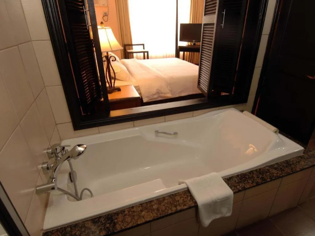 Bed in Planta Centro Bacolod Hotel & Residences