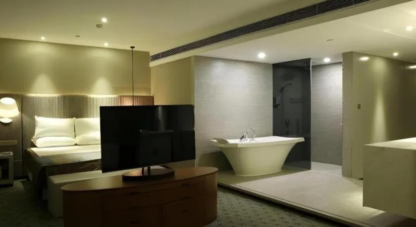 Bed in Shanghai Bund South China Harbour View Hotel