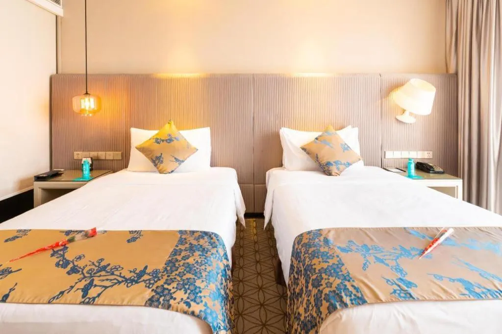 Bed in Shanghai Bund South China Harbour View Hotel