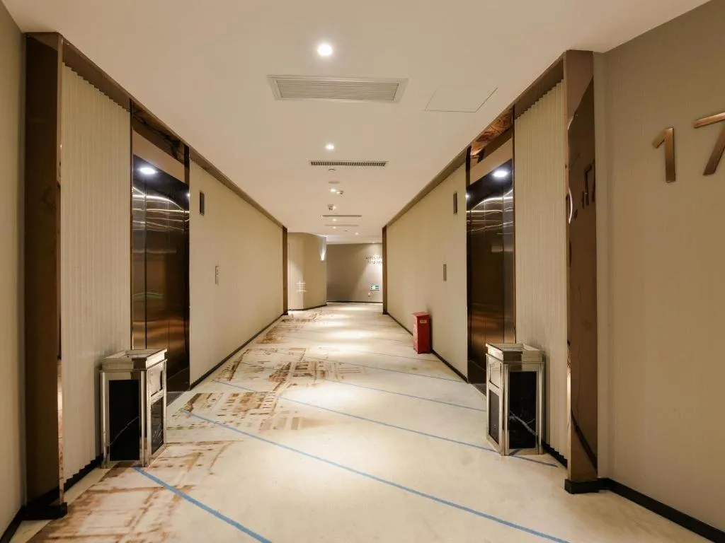 Bed in Shanghai Bund South China Harbour View Hotel