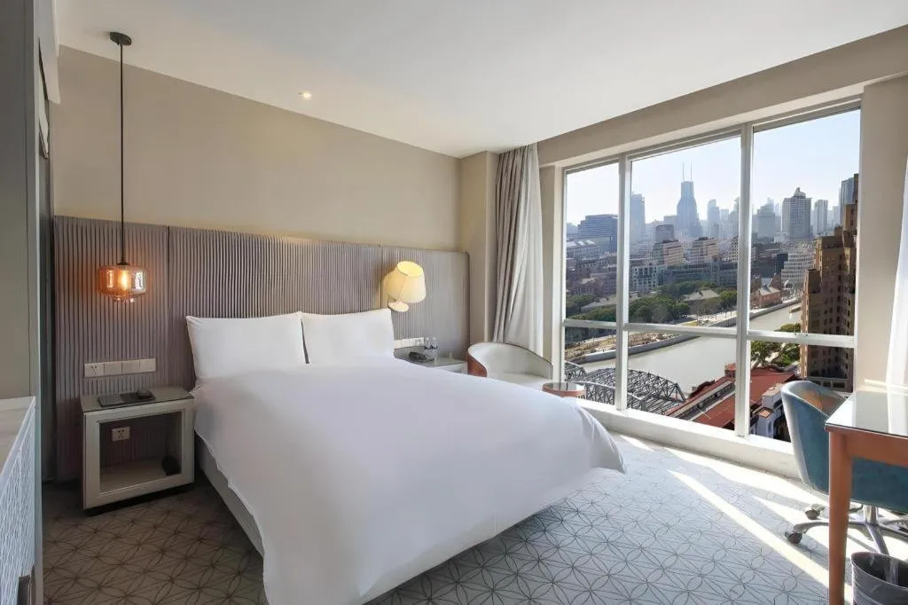 Bed in Shanghai Bund South China Harbour View Hotel
