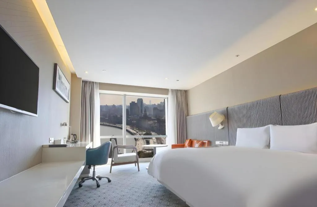 Bed in Shanghai Bund South China Harbour View Hotel