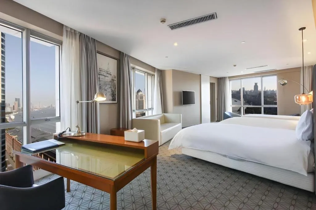 Bed in Shanghai Bund South China Harbour View Hotel