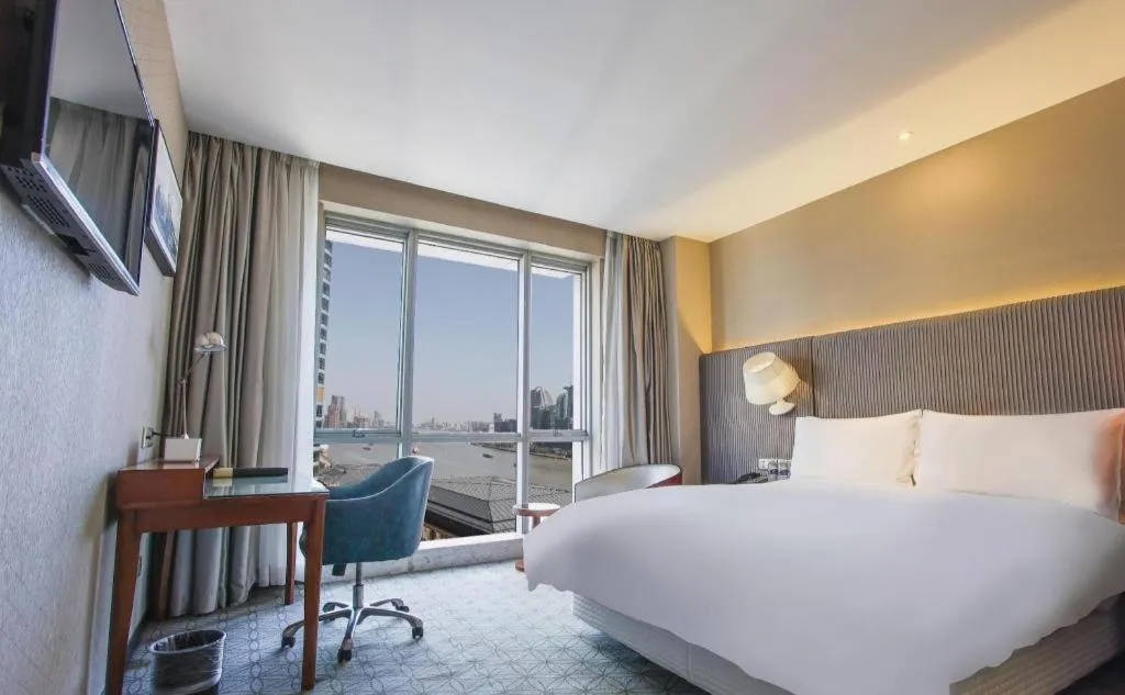 Bed in Shanghai Bund South China Harbour View Hotel