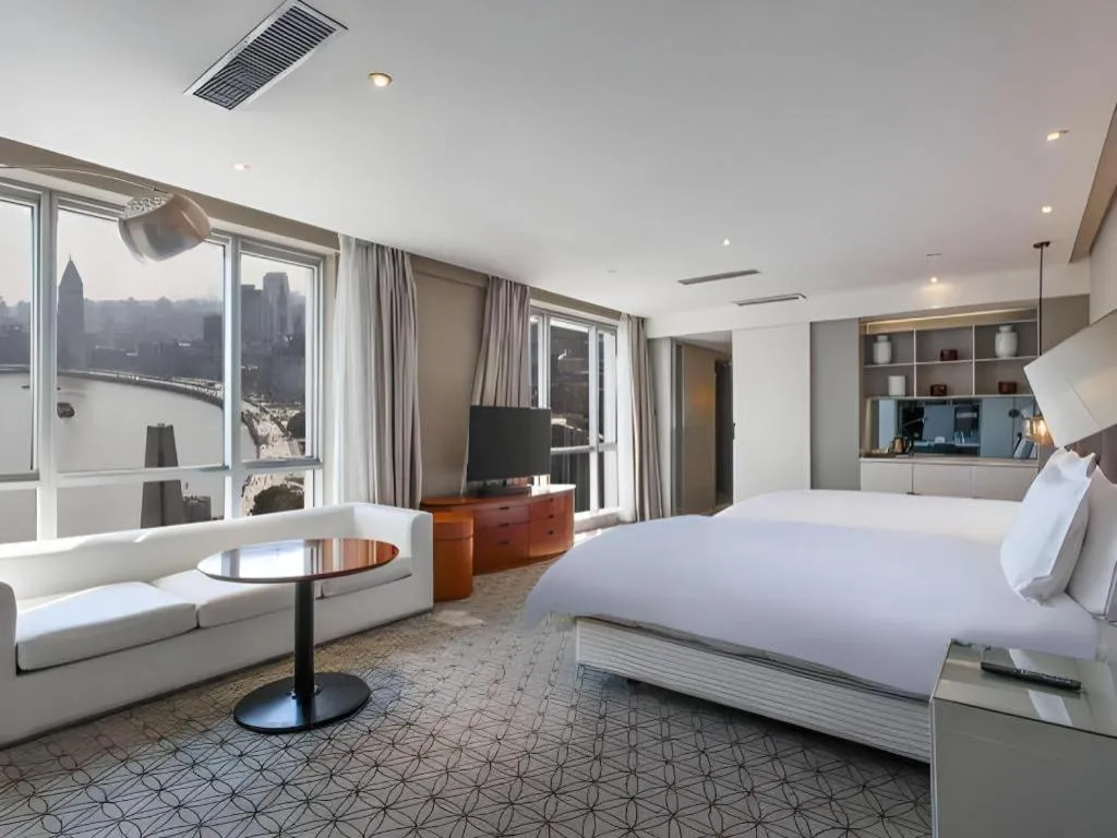 Bed in Shanghai Bund South China Harbour View Hotel