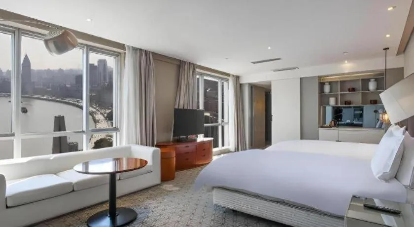 Bed in Shanghai Bund South China Harbour View Hotel