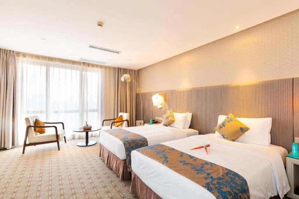 Bed in Shanghai Bund South China Harbour View Hotel